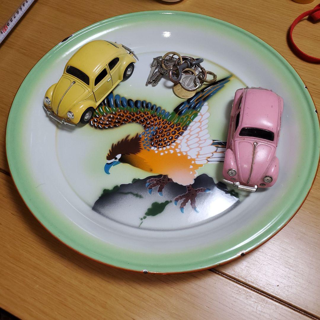 飛翔する鳥のホーロー皿