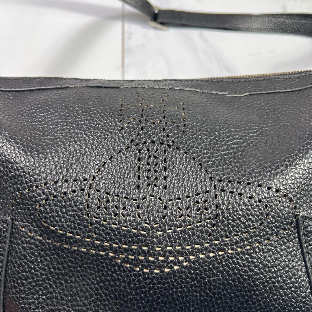 ヴィヴィアンウエストウッド ショルダーバッグ パンチングレザー ブラック