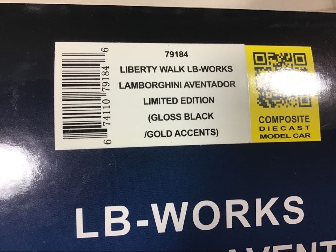 1/18 オートアート　AUTOart ランボルギーニ アヴェンタドールLBWK