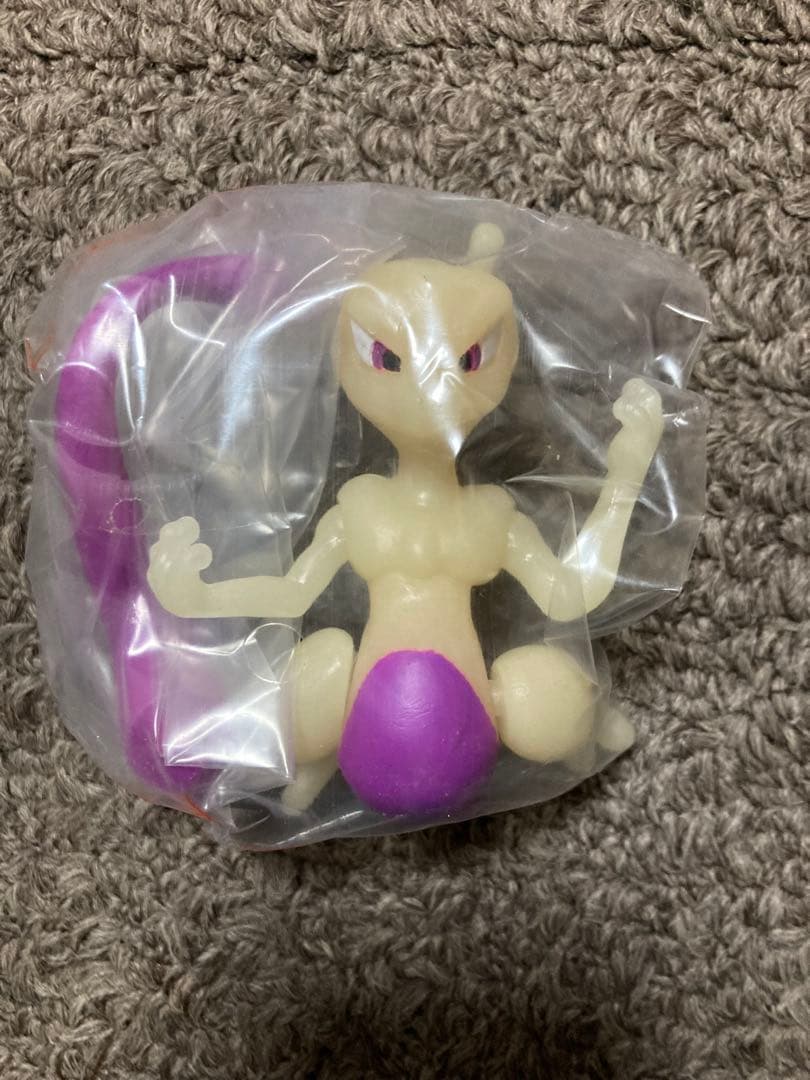 ポケモンリアルコレクション　ひかるミュウツー