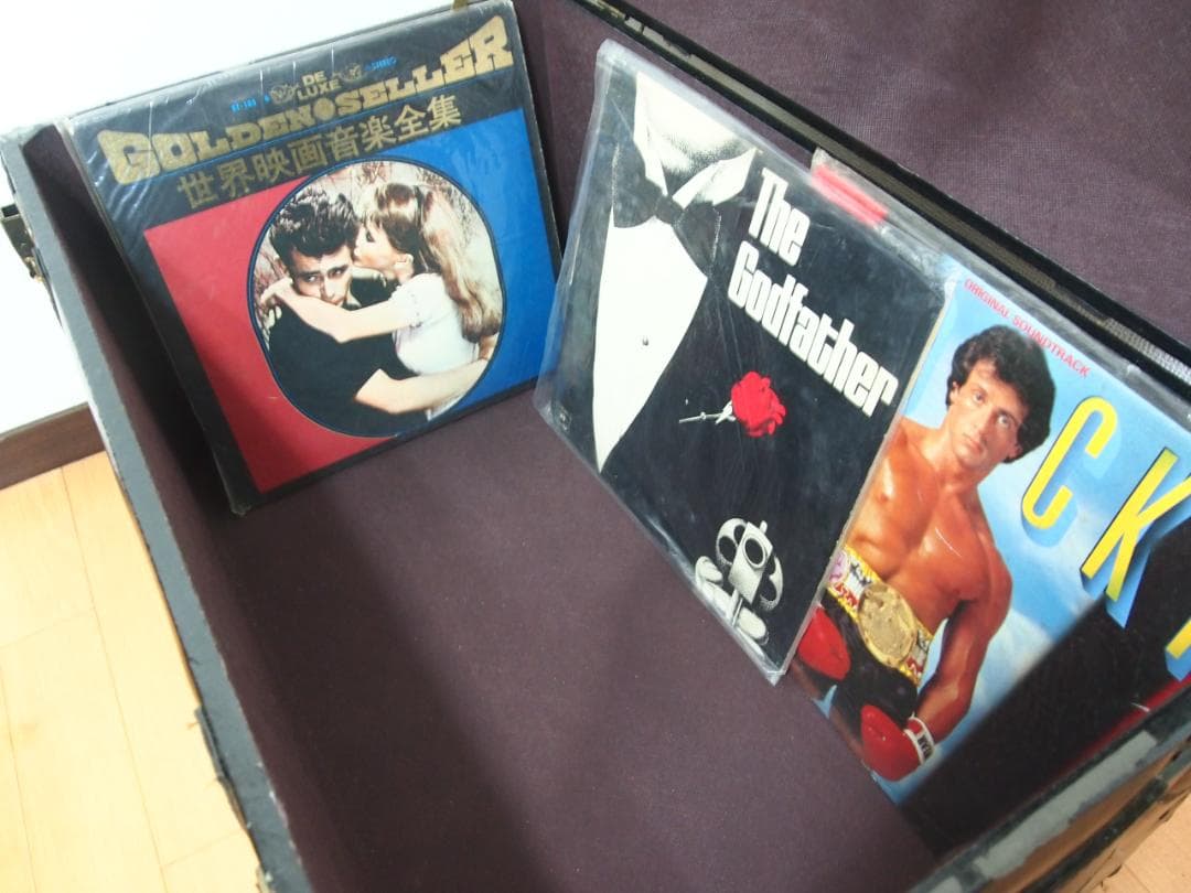 【良品】鋲打ち/革張り 収納スツール/椅子/ベンチ/レコードケース 黒/ブラック