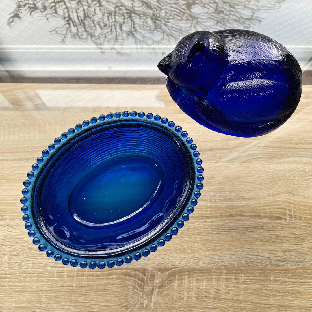 骨董 時代ガラス 希少 瑠璃色ガラス 眠り猫モチーフ 蓋物 菓子瓶