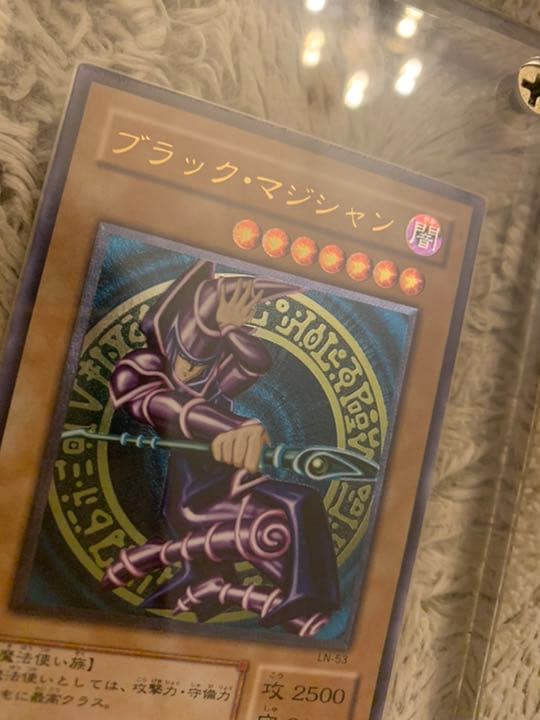 No.679 遊戯王 美品 ブラックマジシャン レリーフ LN-53 - メルカリ