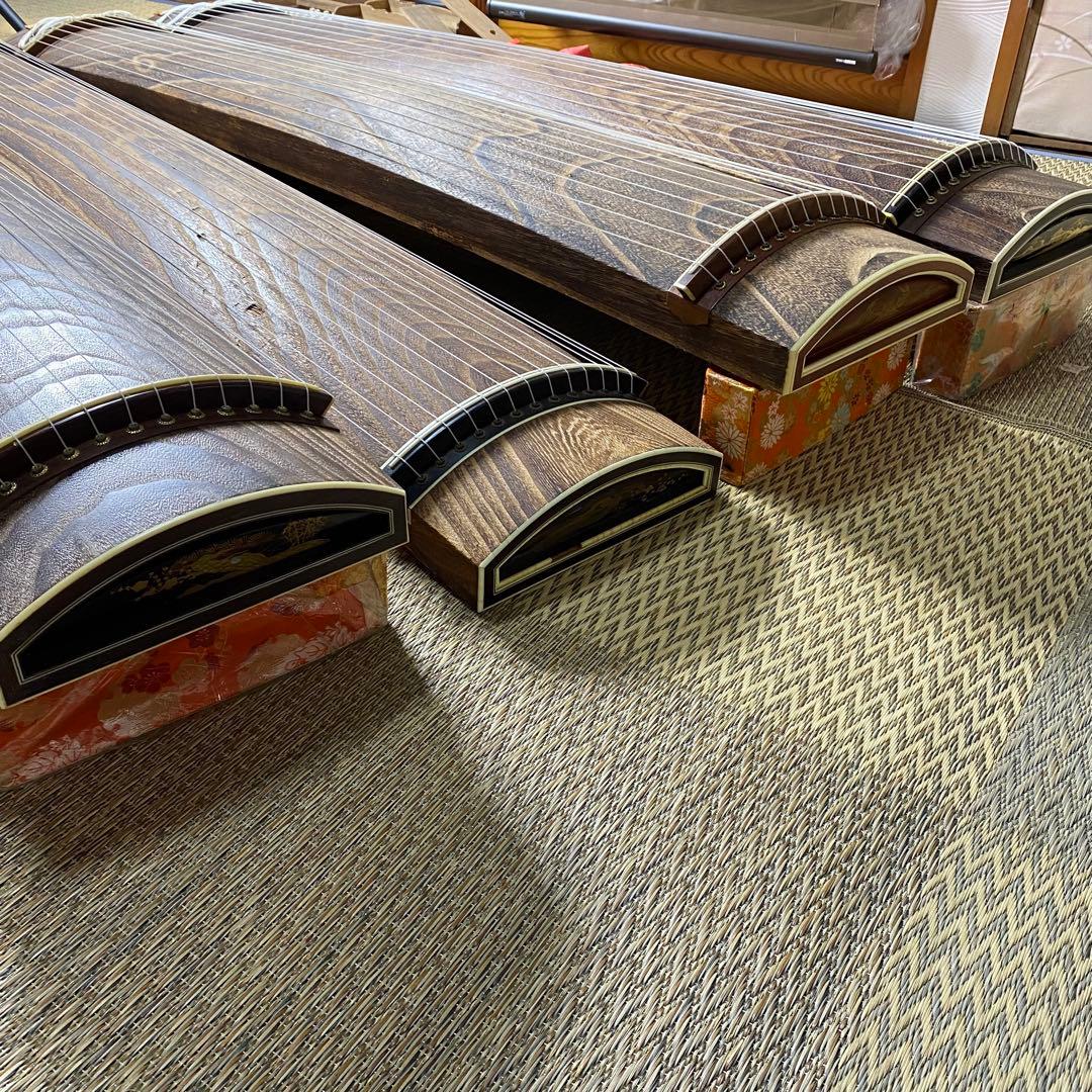 良品 4面セット売りです お琴 13弦 すだれ彫り 琴柱・ユタン【発送条件