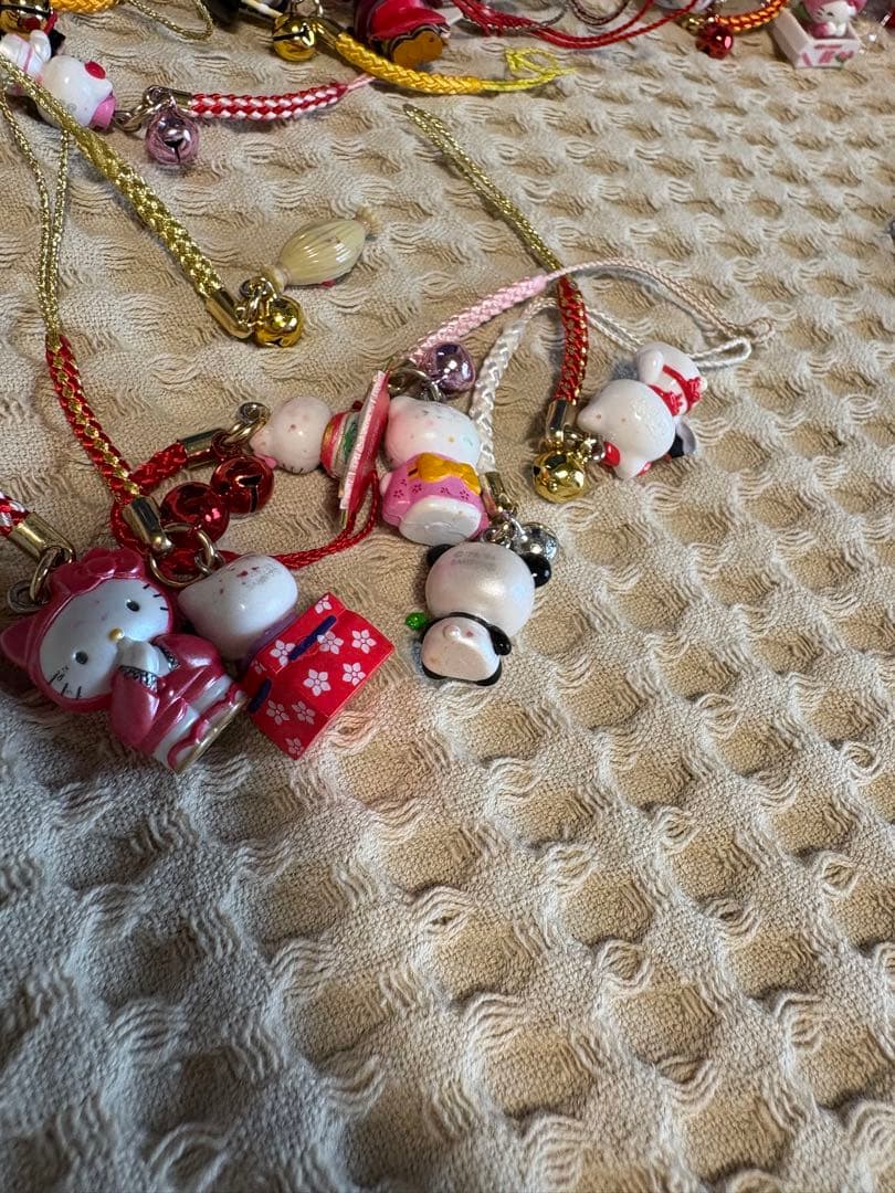 ご当地キティ　根付けストラップ等　61点　まとめ売り