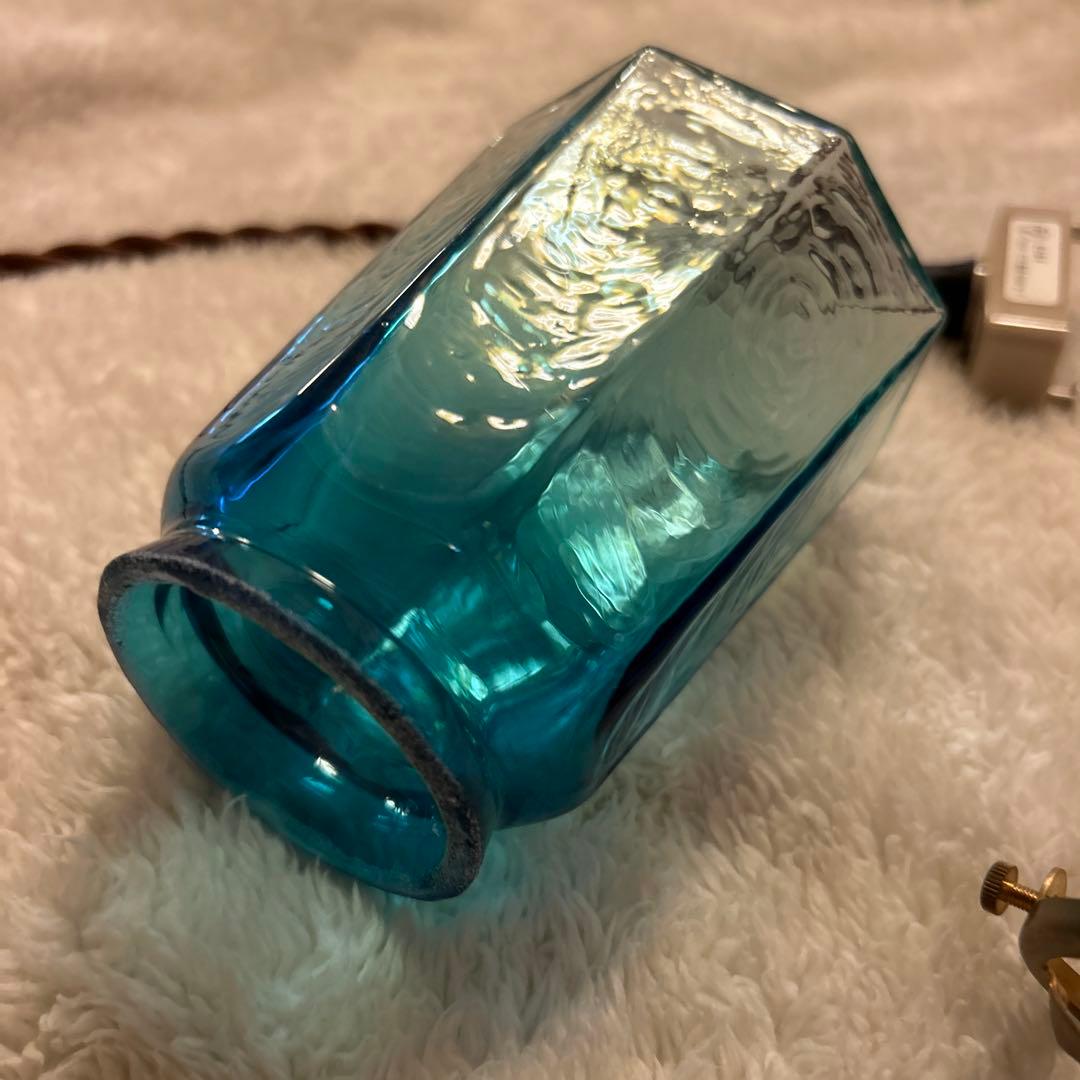 安土草多 青いガラスのペンダントライト コードと電球付きの通販はau