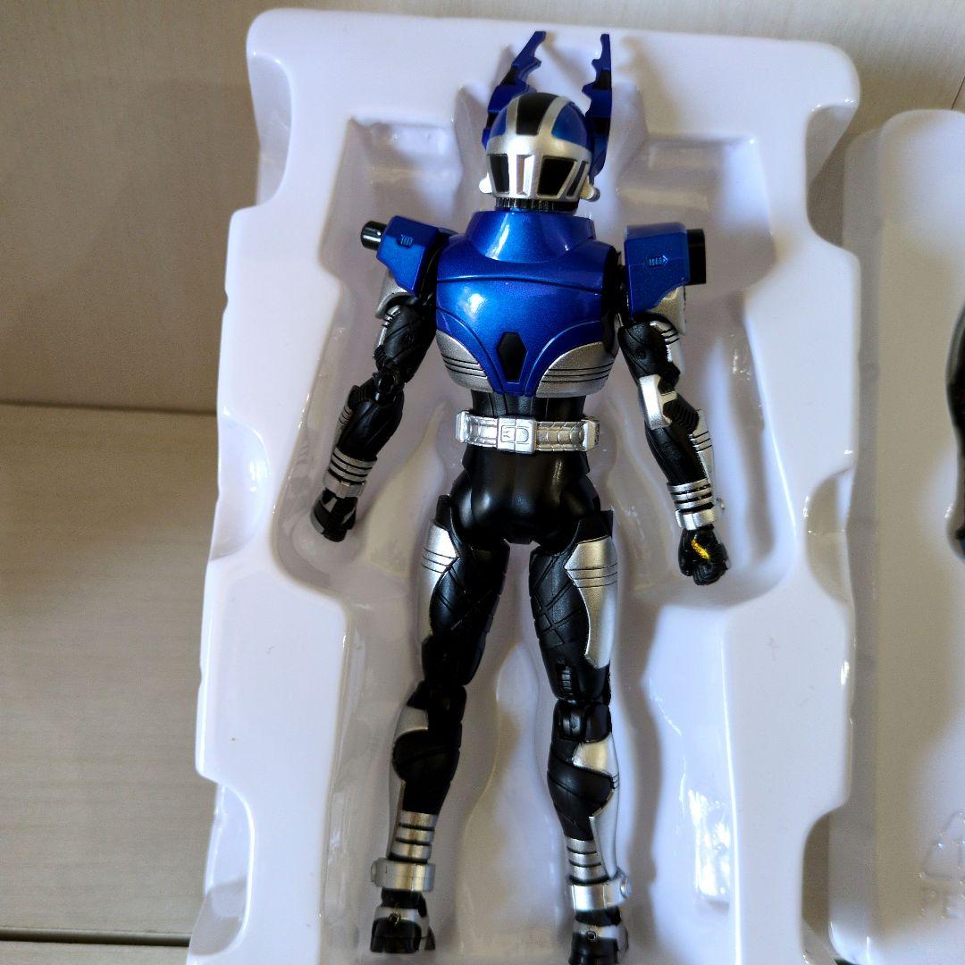 s.h.Figuarts(真骨彫製法）仮面ライダーカブト＆ガタック　2体セット