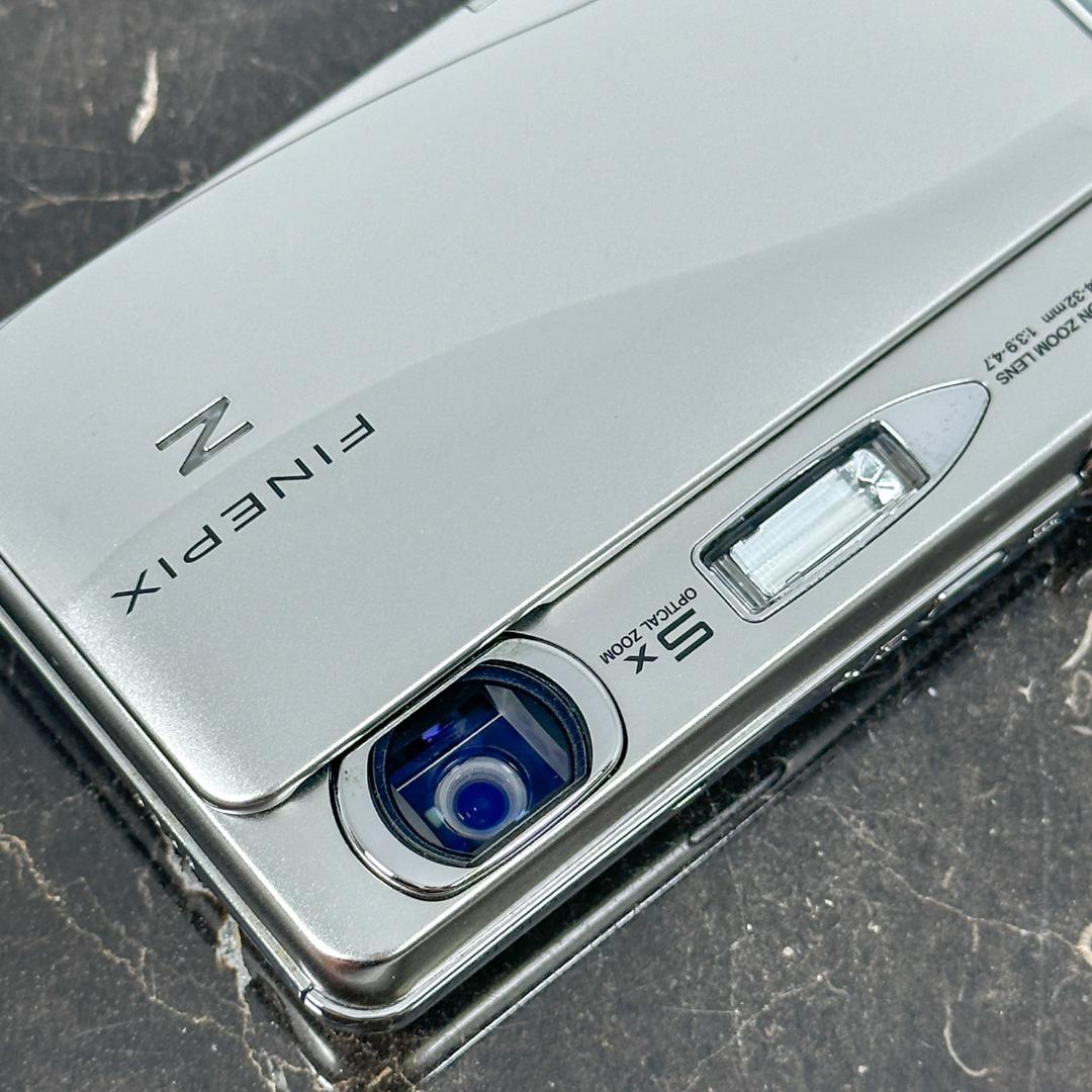 ケース付き美品】FUJIFILM FINEPIX Z700EXR シルバー◯ 富士フイルム