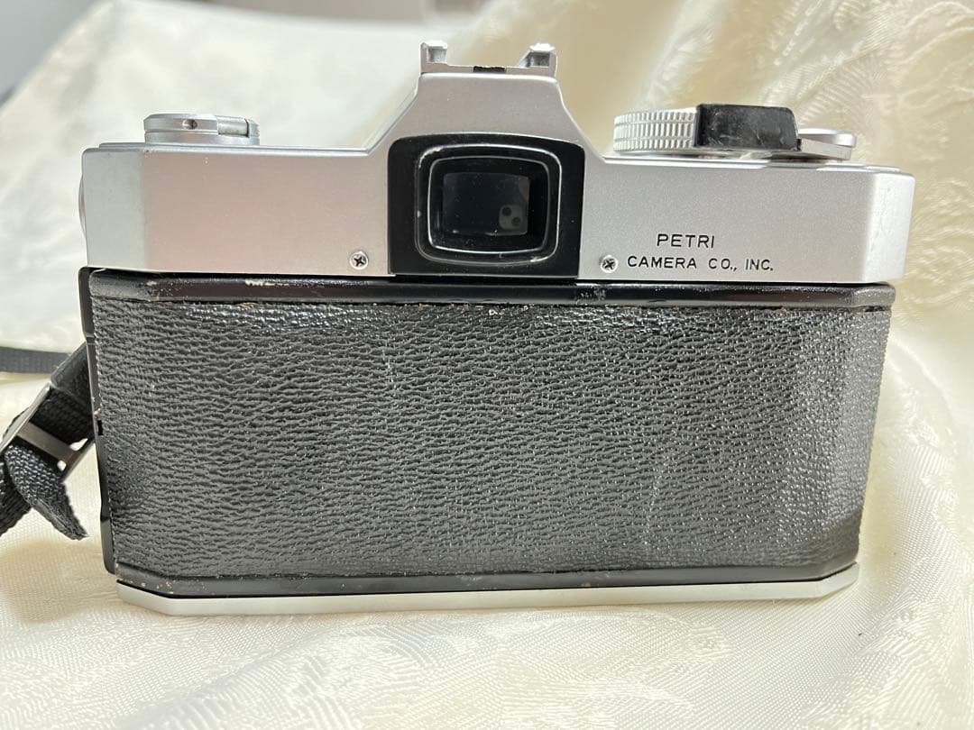 ペトリPÉTRI ボケがきれいなf1.8の明るいレンズ 希少カメラ