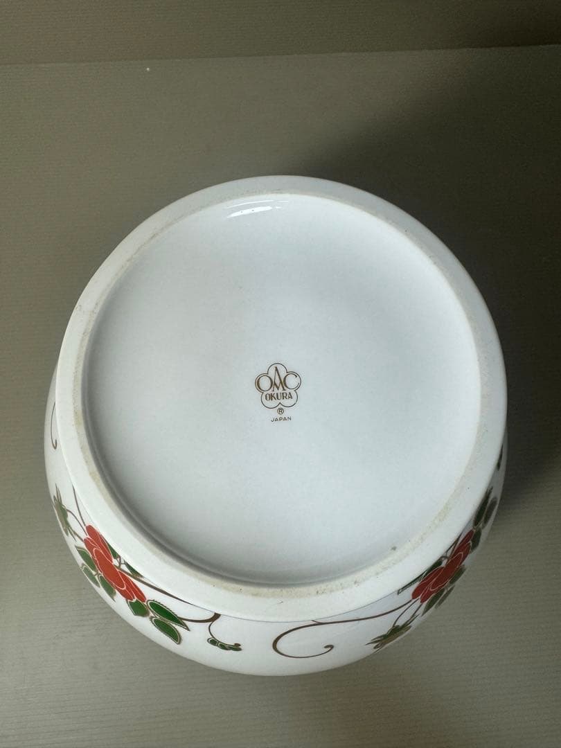 2190 大倉陶園 金彩白磁 ツル薔薇唐草模様 花瓶