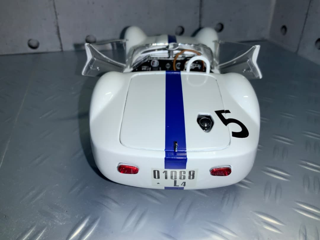 ミニカー　1/18 マセラティー　ティーポ61 ミニチャンプス