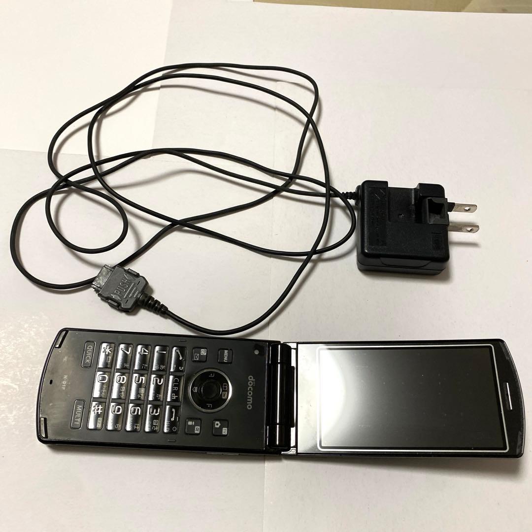 docomo N-01F ブラック ガラケー 折りたたみ式 動作確認済 充電器付