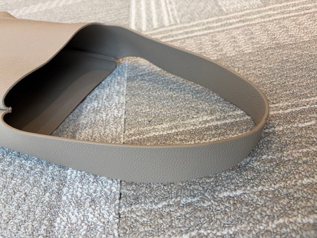 Aeta グレーベージュ レザー ショルダーバッグ