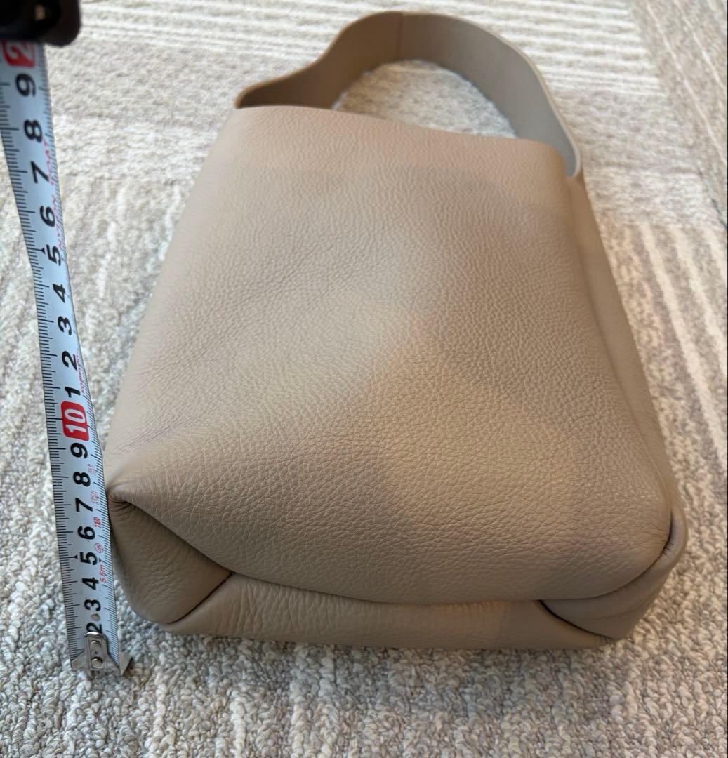 Aeta グレーベージュ レザー ショルダーバッグ