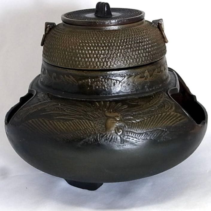 風炉茶釜 裏印 小ぶり(直径約21cm高さ約18cm) 中古 風炉茶釜 裏印 小ぶり(直径約21cm高さ約18cm) 中古