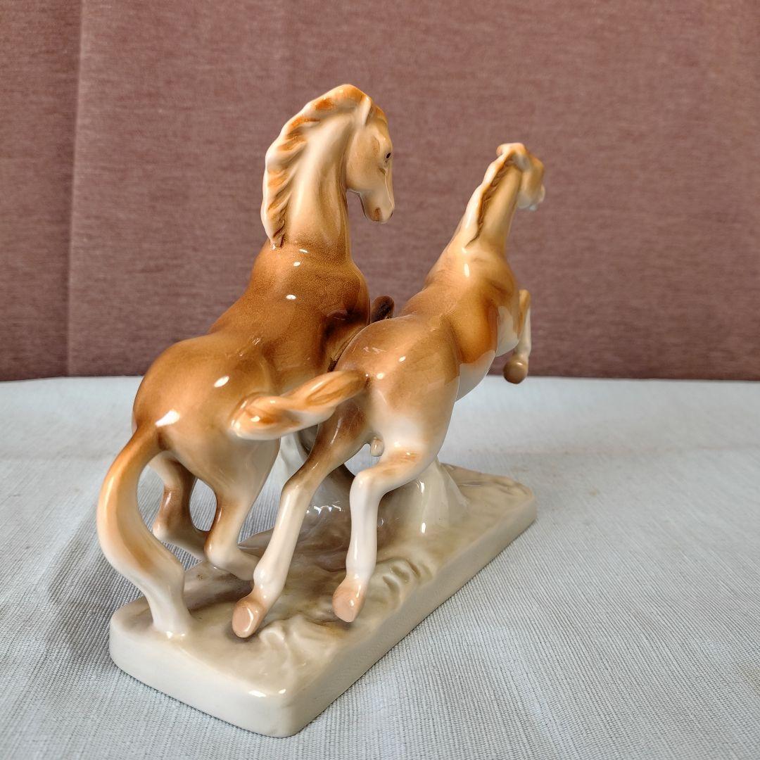 チェコスロバキア/ロイヤル・ ダックス製陶器2頭の馬 置物 - メルカリ