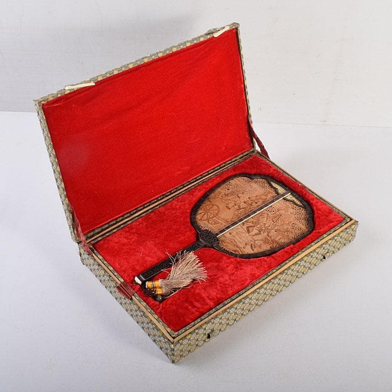 中国 唐木紫檀枠 山水人物彫 檀香宮扇 団扇 証明書付 C 8311