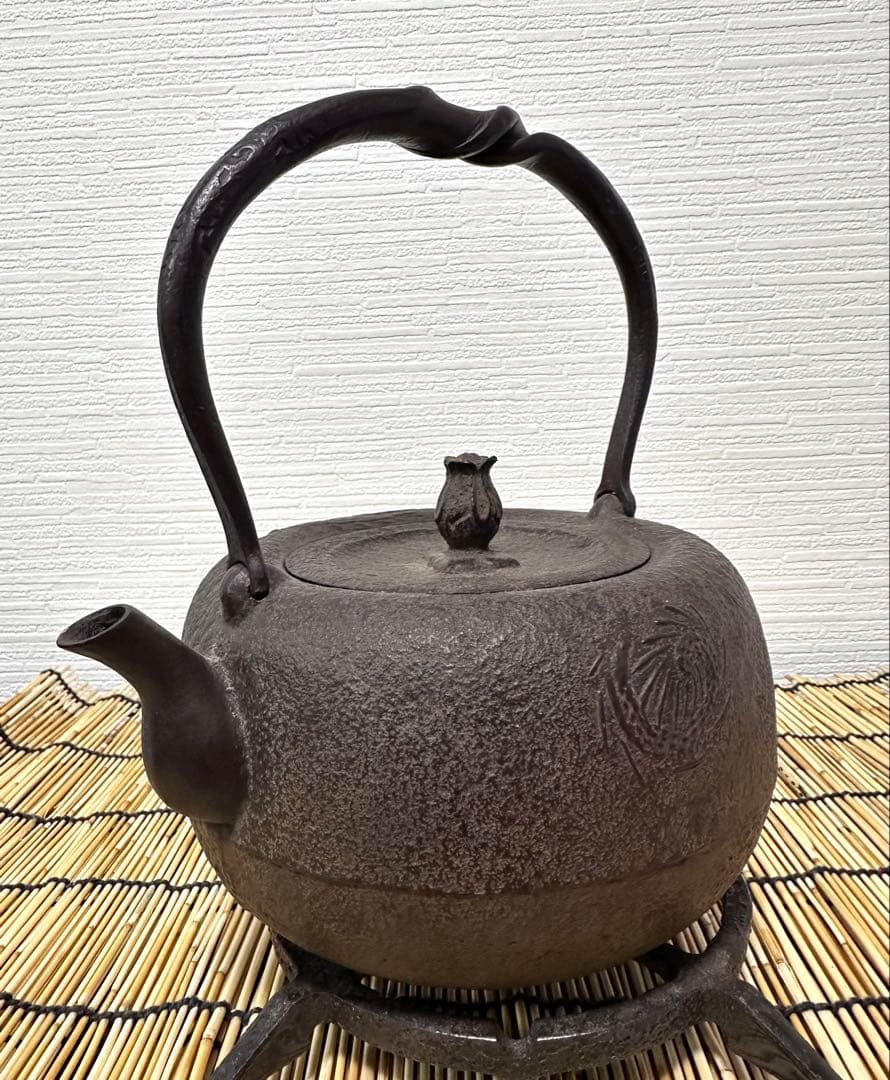 新品、付属品付　南部金狐堂　捻鉉姥口１５型龍文様　南部鉄瓶　南部鉄器　鉄瓶