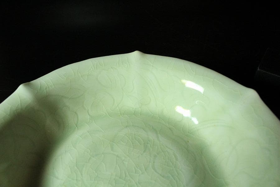 中国美術 白磁 刻草花紋 盤 φ16cm 影青(K-XA680)