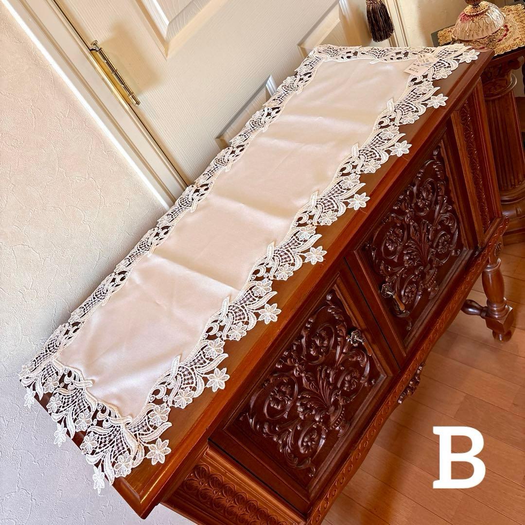 イタリア製 アンティーク彫刻サイドボード(ドイリー付き)天使の絵画は