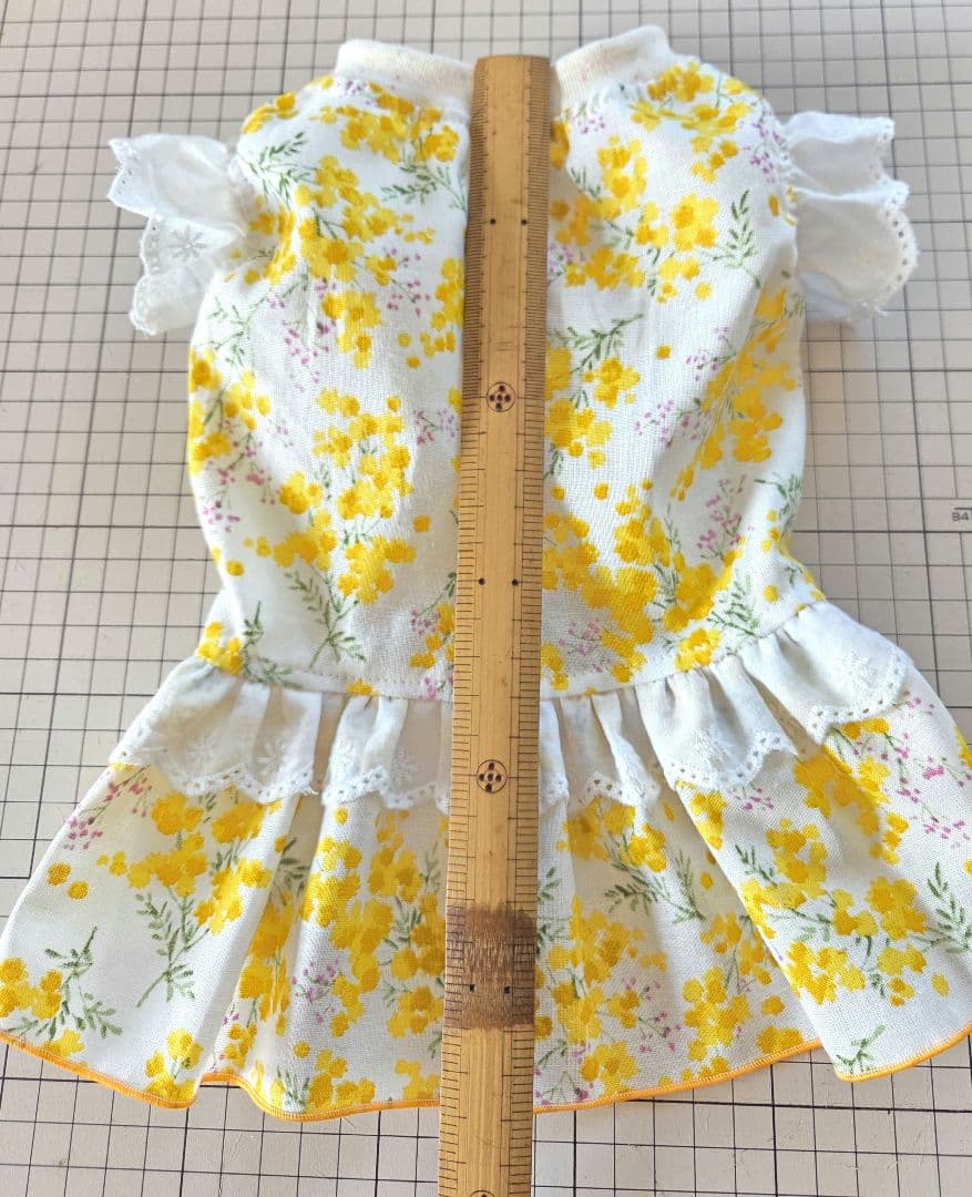 ハンドメイド犬服・春にぴったり・ミモザ柄 ギャザーたっぷり