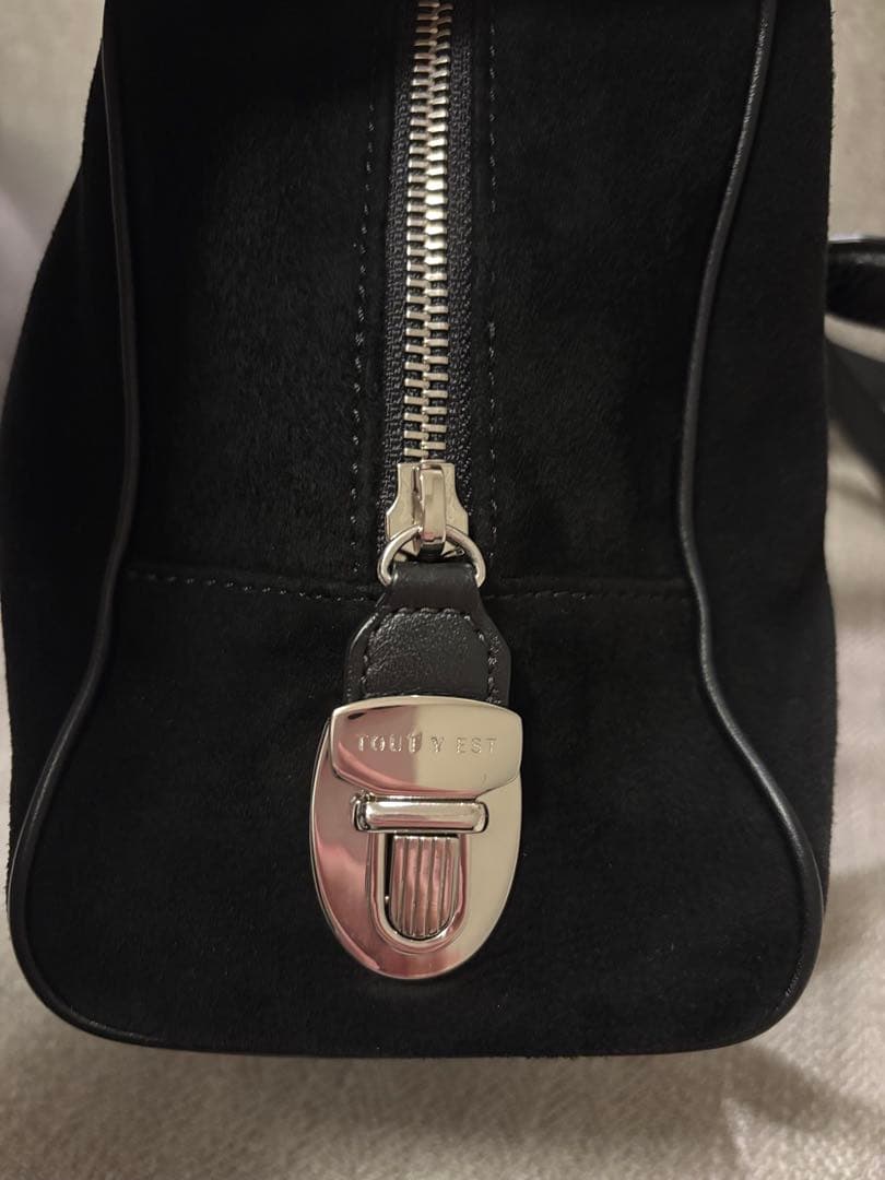 TOUT Y EST トートバッグ