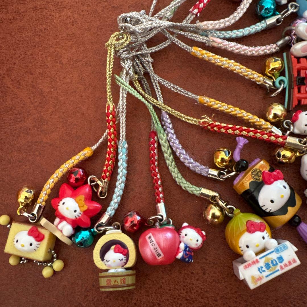 ご当地キティ　キーホルダー　根付け