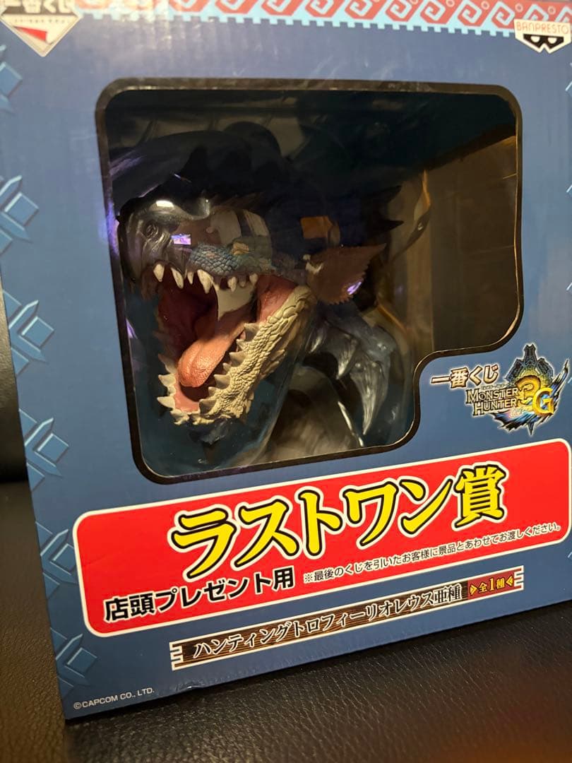 リオレウス亜種 ハンティングトロフィー - メルカリ