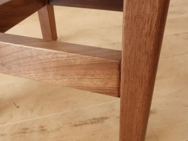 北海道手作り家具　ウォールナット材　スツール