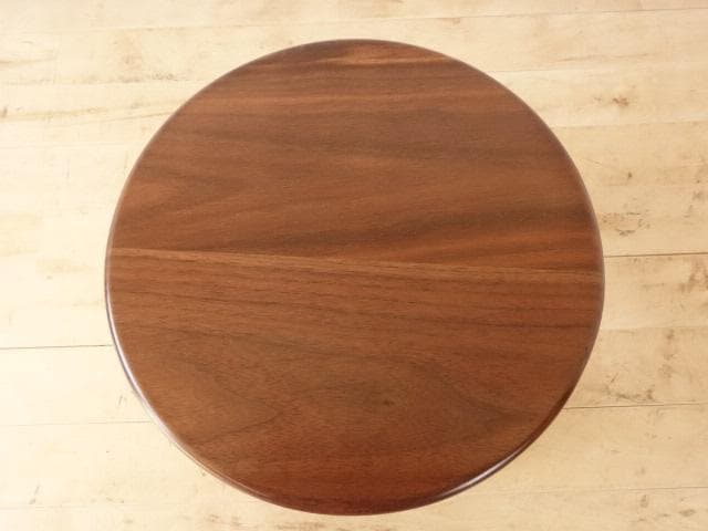 北海道手作り家具　ウォールナット材　スツール