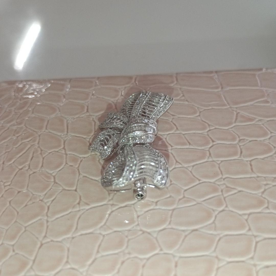 K18エレガント リボン型 ダイヤモンド装飾ブローチ