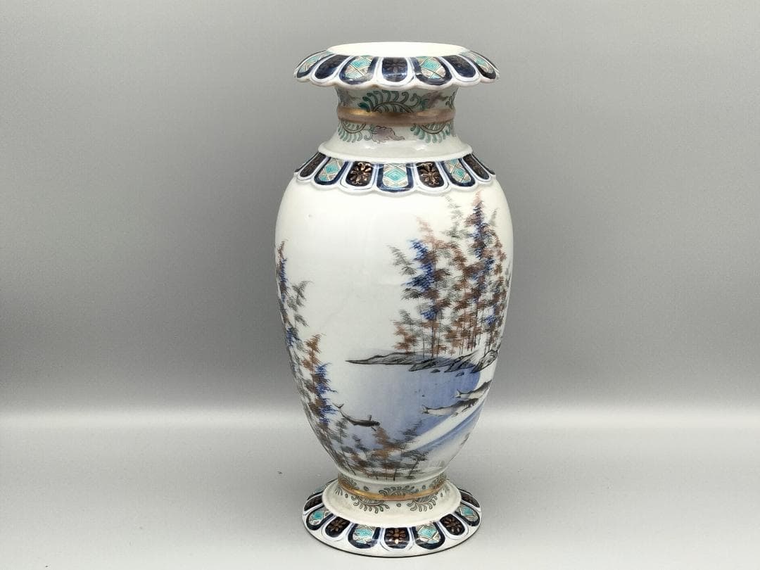 香蘭社明治期 色絵 金彩 輪花 竹林鮎文 花瓶