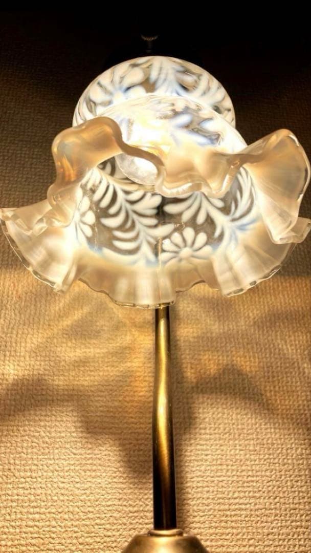 フェントン 19世紀 花柄 ガラスランプシェード（希少）オパールセント