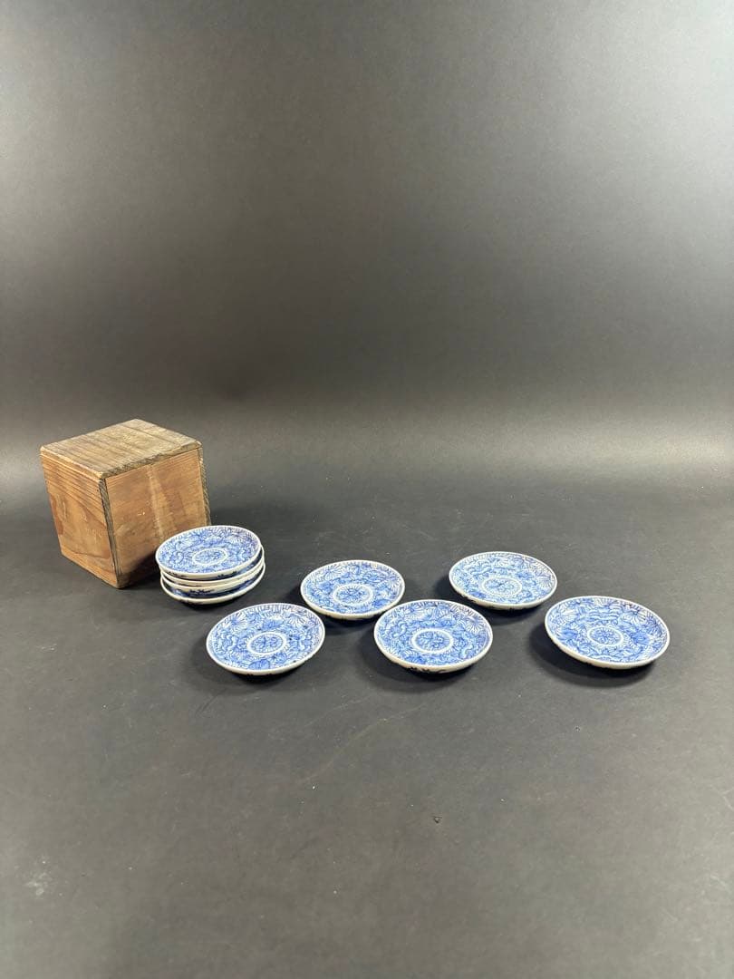 135 伊万里　線描き　花　小皿　古伊万里　鍋島　九谷 古美術・古道具・古伊万里・鍋島染付皿・江戸後期 茶道具・古道具・古