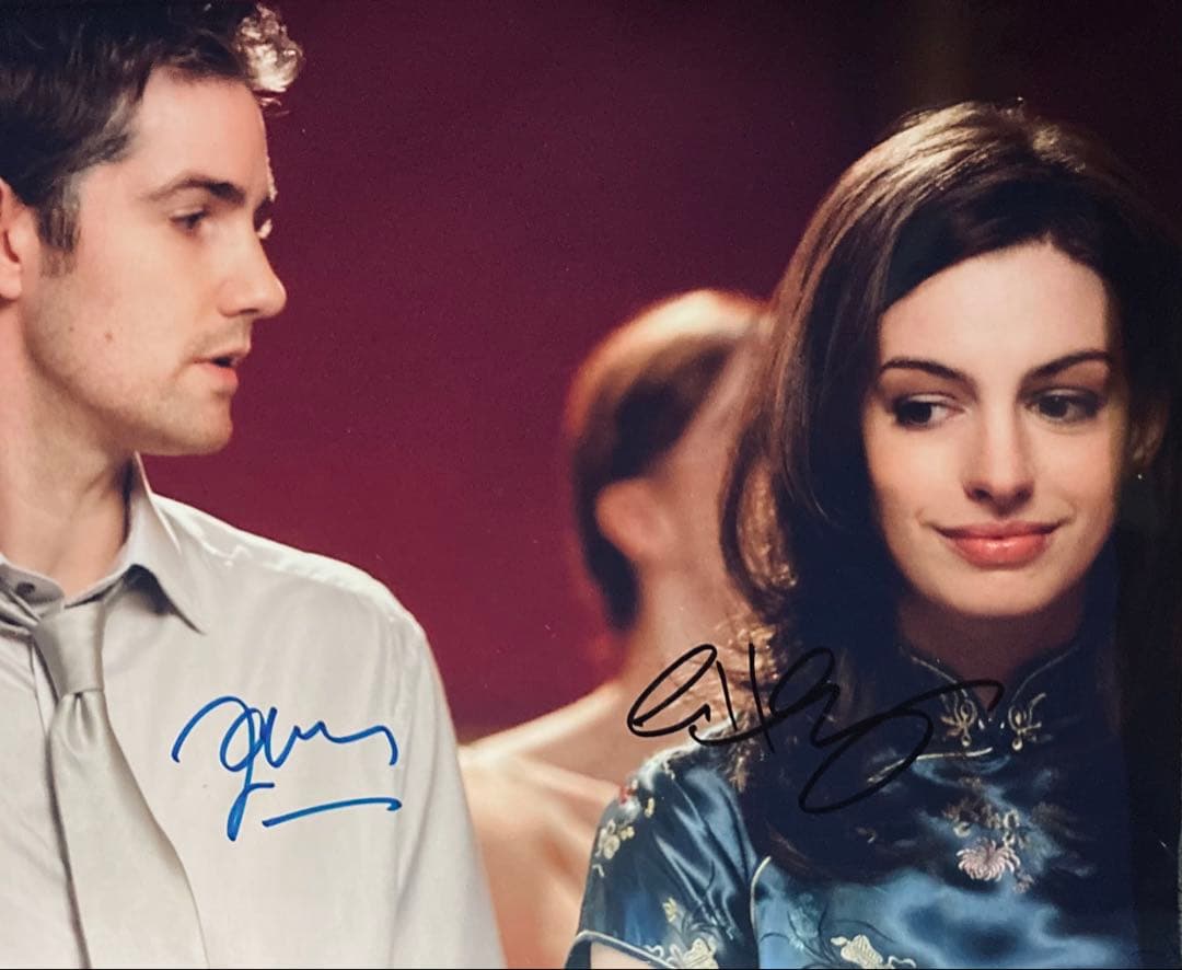 ワン・デイ アン・ハサウェイ & ジム・スタージェス 直筆サイン入り