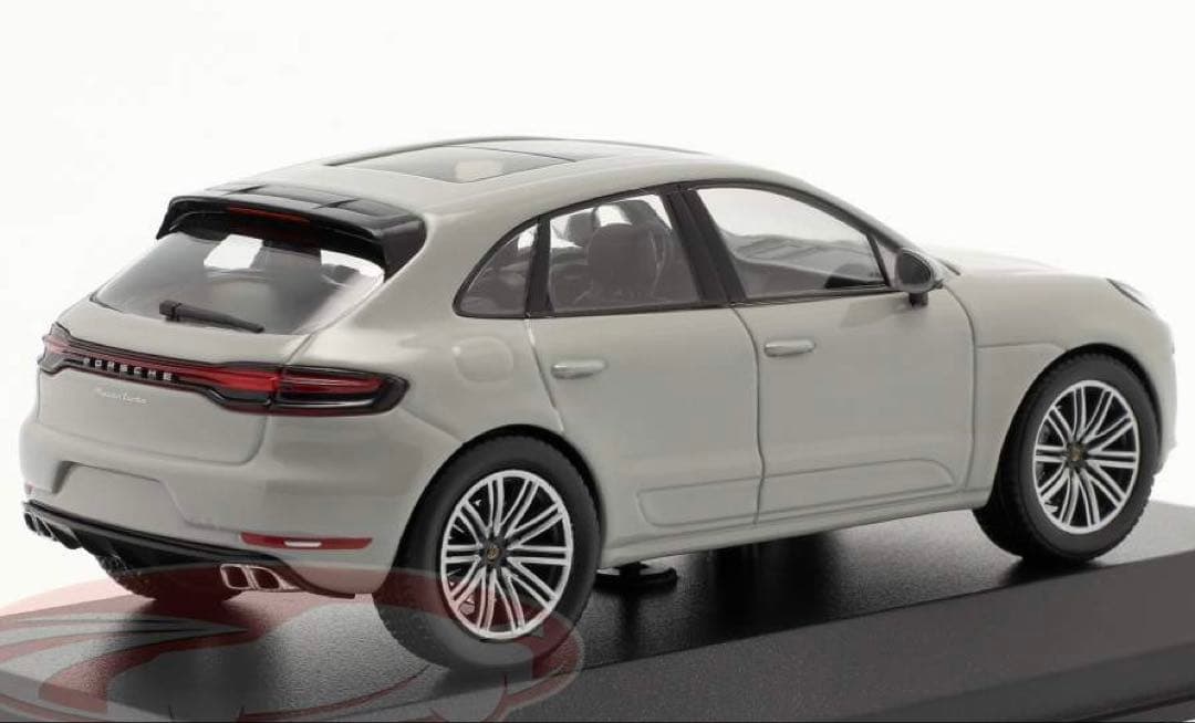 1/43 Porsche Macan turbo ミニカー チョークグレー