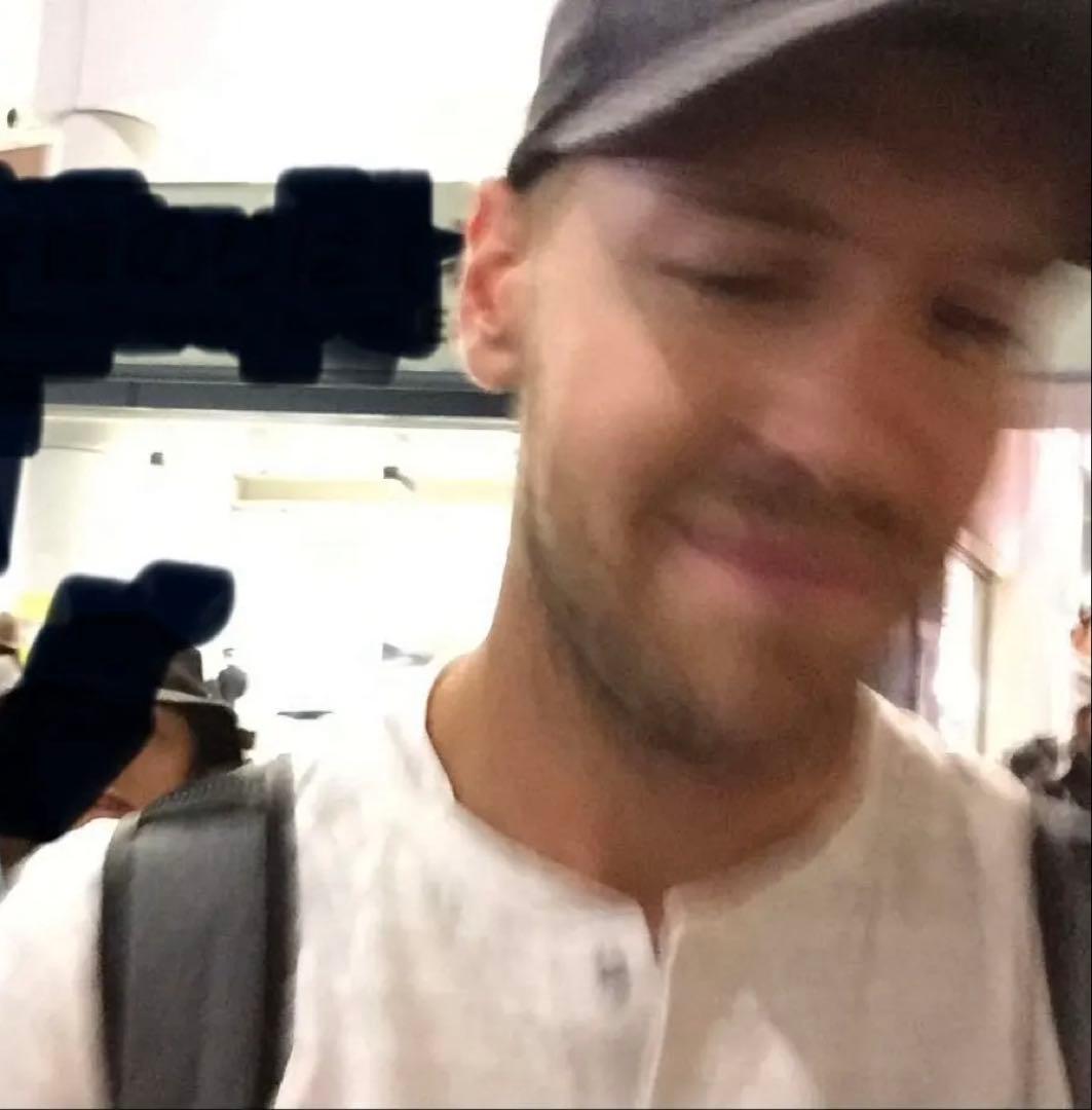 F1 Ferrari セバスチャンベッテル 直筆サイン入アライ1/2ヘルメット