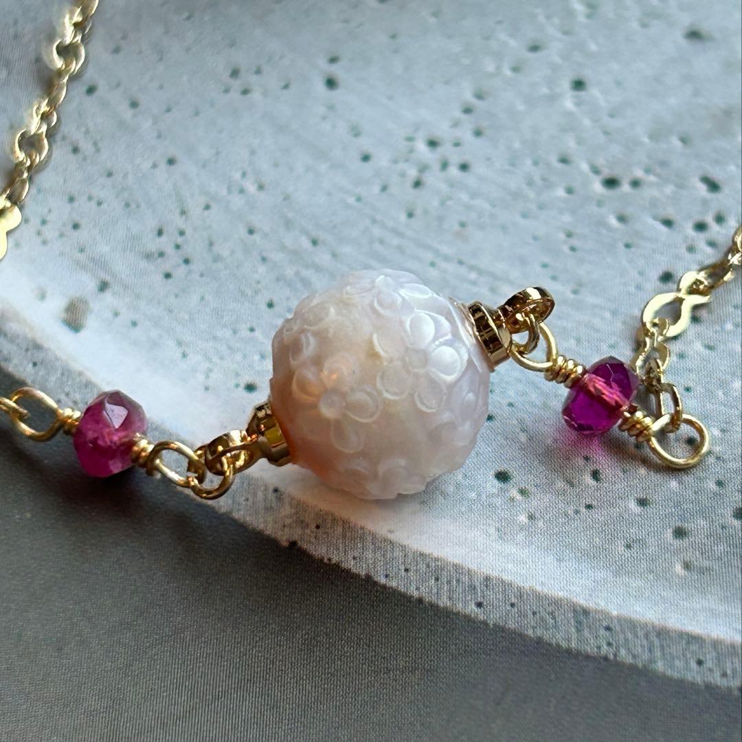 【可憐な花々】あこや真珠カービングパールとピンクトルマリンのブレスレット