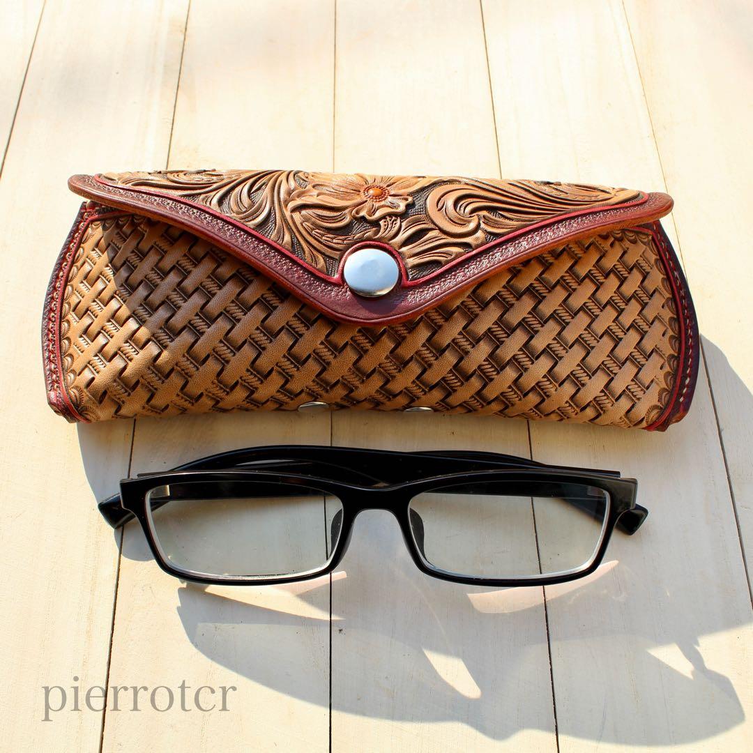 手彫り革小物　カービング眼鏡ケース