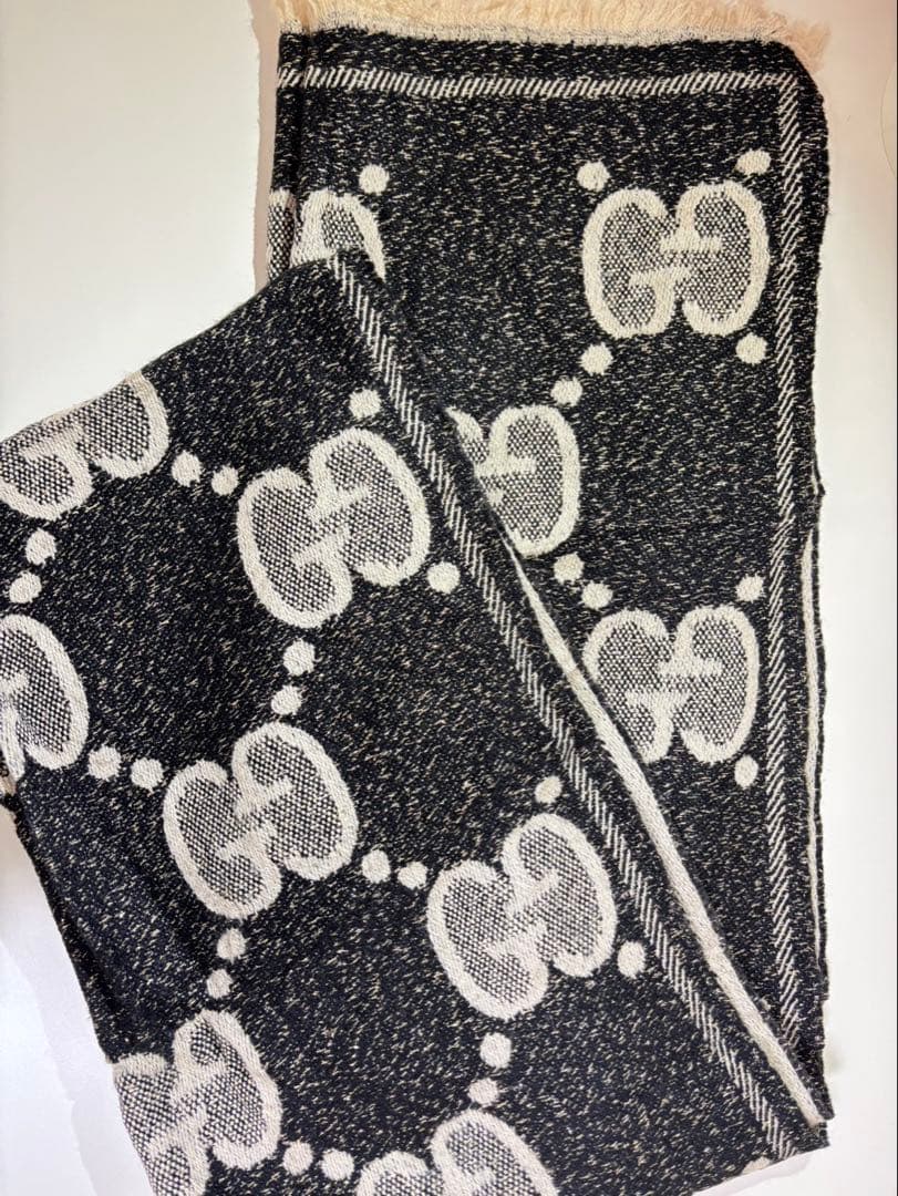 GUCCI グッチ GG柄 大判ストール ショール ブラック×アイボリー ウール 楽天市場】グッチ GUCCI マフラー 大判 ストール GG ジャカード ラメ