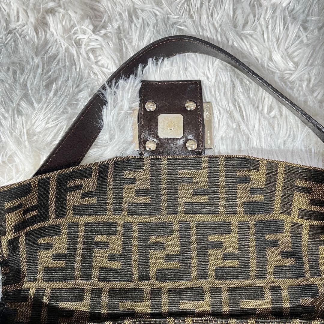 値下げ不可　フェンディ　FENDI　ハンドバッグ　総柄　FF柄　マンマバケット