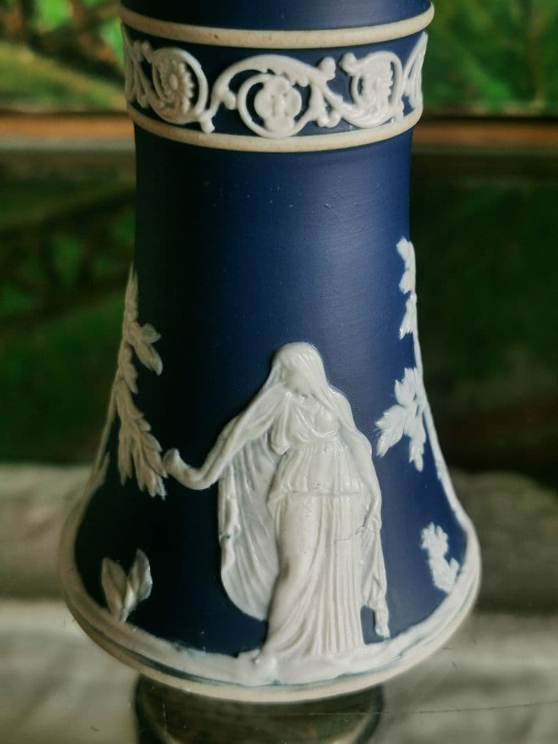 アンティーク英国 アダムスジャスパー カメオ技法 ラッパと収穫の女性