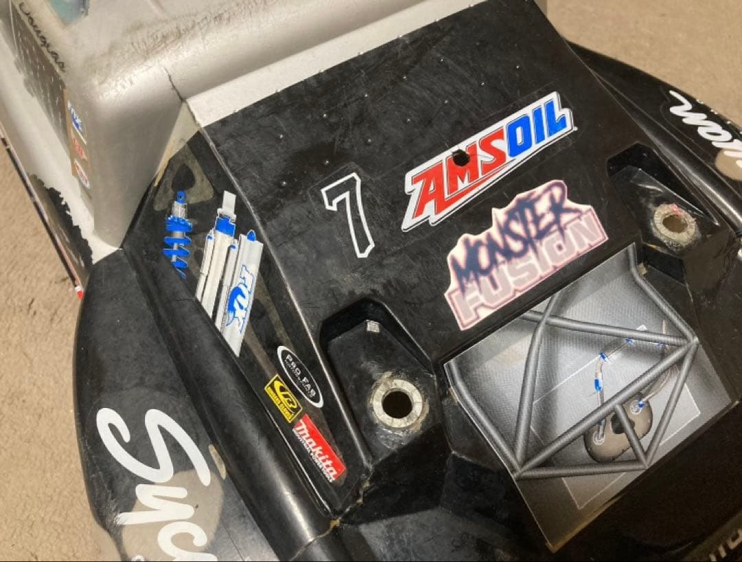 トラクサス Traxxas 1/10 スラッシュ　2WD ラジコンカー