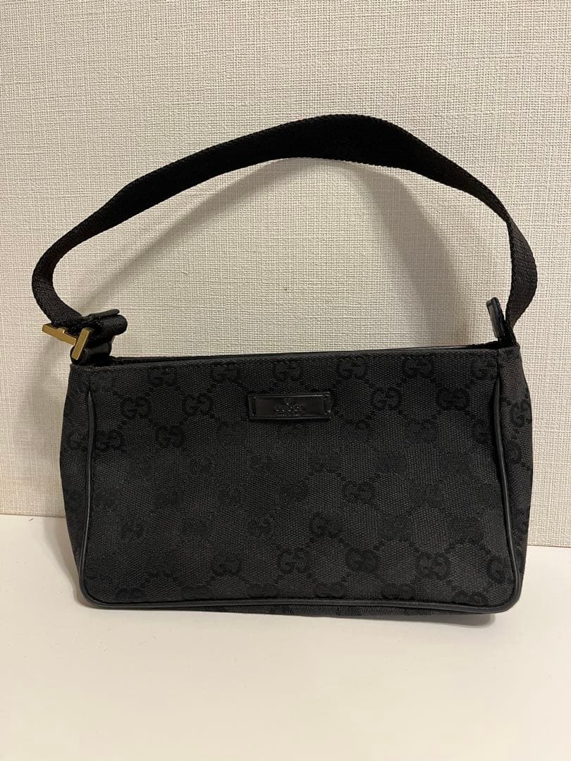 GUCCI ブラック　アクセサリーバック
