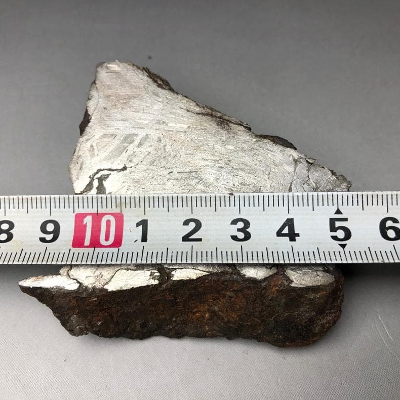 隕石 鉄隕石 アルタイ隕石 原皮付き ナチュラル 原石 重さ約228g