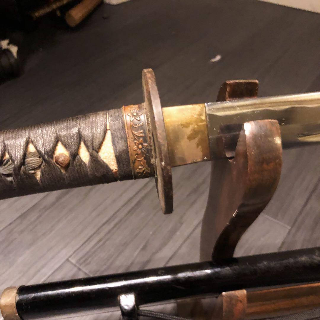 高級模造刀　樋入り刀身　革柄　居合刀　優波紋　黒拵え　太刀