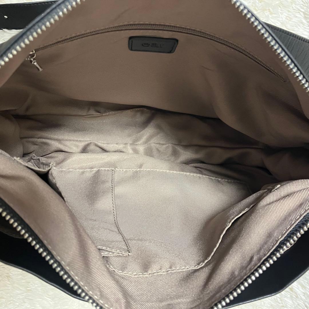 【なつ様】イアパピヨネ　ショルダーバッグ　新品未使用　クロスボディ