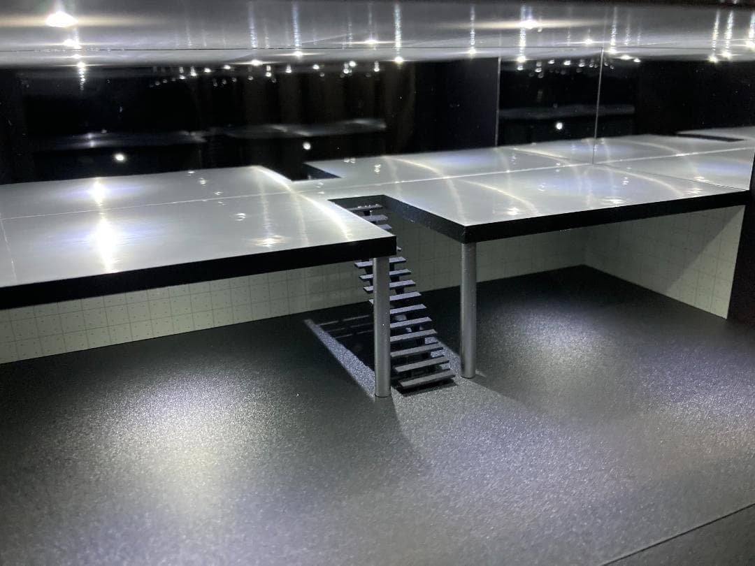 ミニカー専用ジオラマ：1/64 ショールームⅣ／在庫SALE！