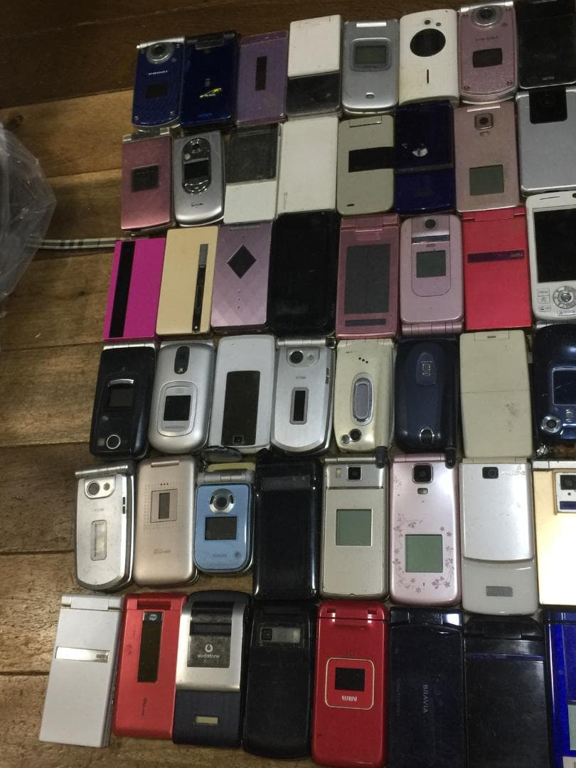 ガラケー 102個まとめて ジャンク 部品とりなどにも