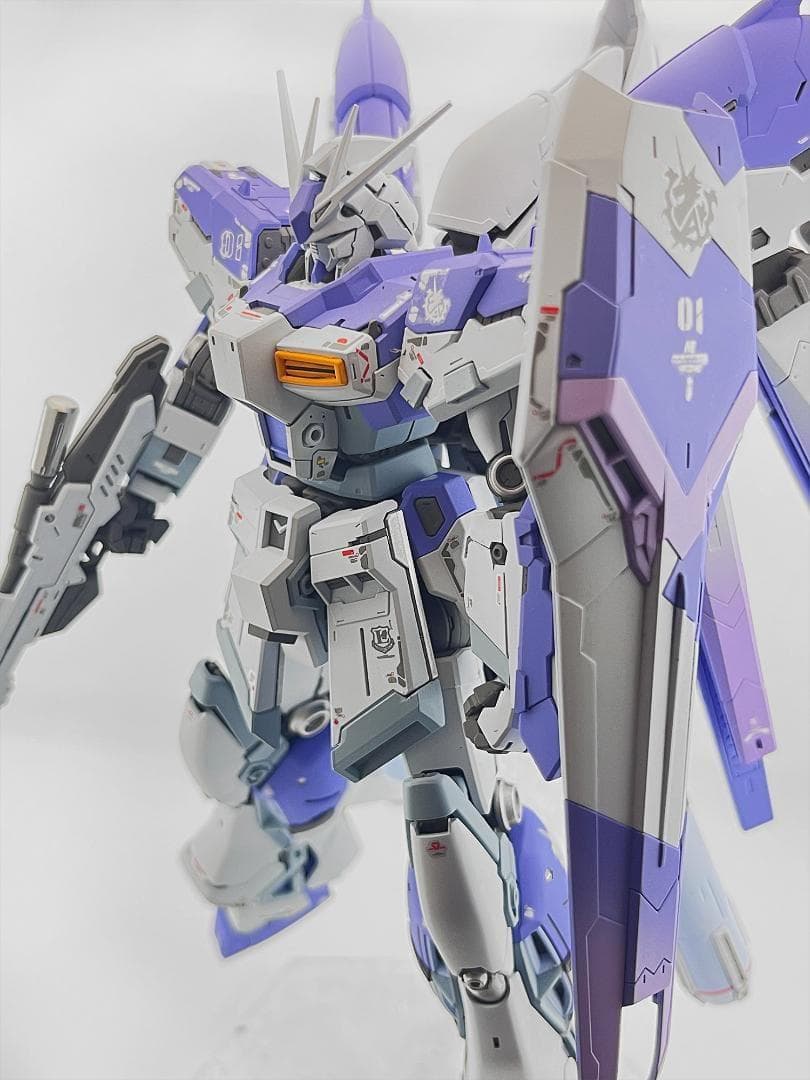 RG Hi-νガンダム　塗装済み完成品 ガンプラ RG 1/144 Hi-νガンダム 塗装完成品